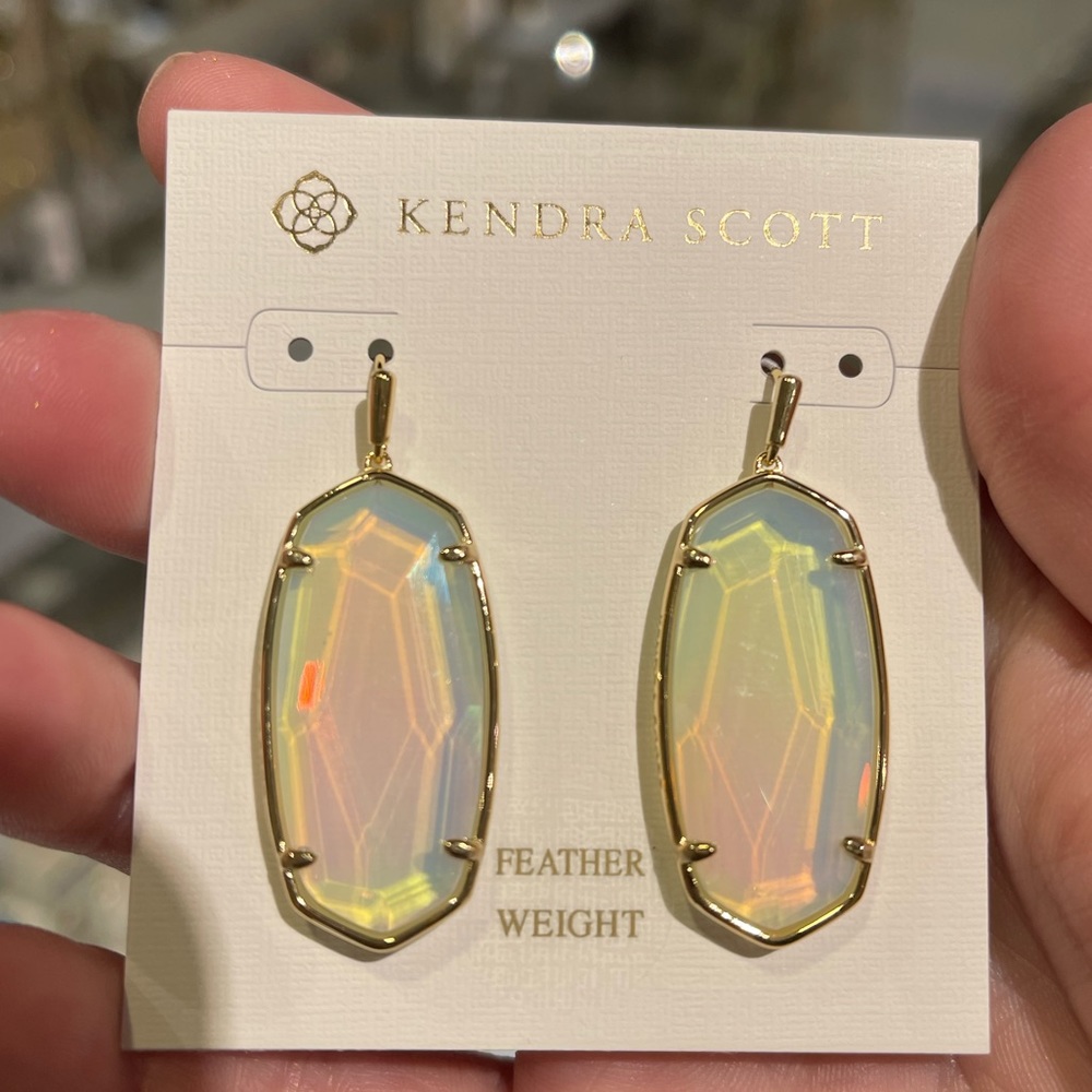 NFS KENDRA SCOTT Exclusive Iridescent Opalite Faceted Elle’s!💎